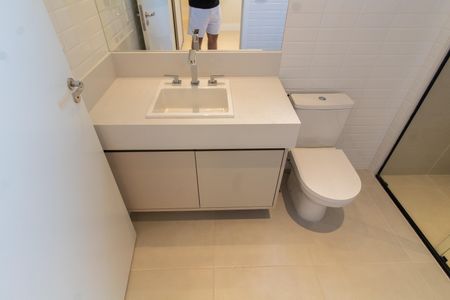 Casa de condomínio para alugar com 200m², 3 quartos e 4 vagas Casa de condomínio para alugar com 200m², 3 quartos e 4 vagasBanheiro da Suíte 1