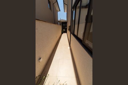 Casa de condomínio para alugar com 200m², 3 quartos e 4 vagas Casa de condomínio para alugar com 200m², 3 quartos e 4 vagasCorredor Lateral