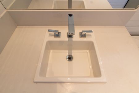 Casa de condomínio para alugar com 200m², 3 quartos e 4 vagas Casa de condomínio para alugar com 200m², 3 quartos e 4 vagasBanheiro da Suíte 1