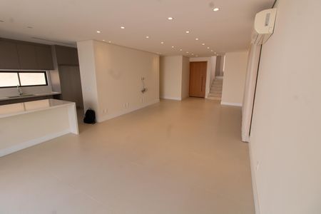 Casa de condomínio para alugar com 200m², 3 quartos e 4 vagas Casa de condomínio para alugar com 200m², 3 quartos e 4 vagasSala