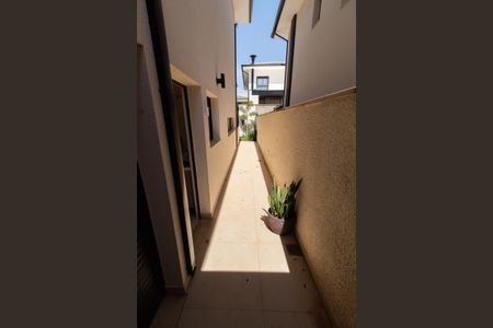 Casa de condomínio para alugar com 200m², 3 quartos e 4 vagas Casa de condomínio para alugar com 200m², 3 quartos e 4 vagasCorredor Lateral