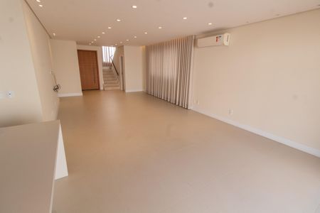 Casa de condomínio para alugar com 200m², 3 quartos e 4 vagas Casa de condomínio para alugar com 200m², 3 quartos e 4 vagasSala