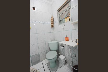 Casa para alugar com 150m², 2 quartos e 2 vagasBanheiro de Serviço