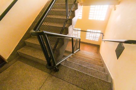 Apartamento para alugar com 44m², 2 quartos e 1 vaga Apartamento para alugar com 44m², 2 quartos e 1 vagaEscadas