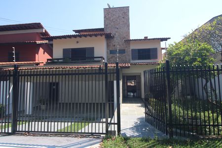 Casa à venda com 411m², 3 quartos e 6 vagasFachada