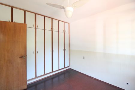 Casa à venda com 411m², 3 quartos e 6 vagasQuarto