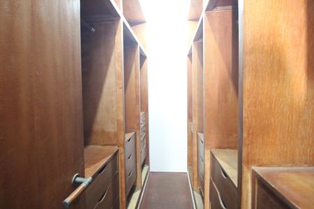 Casa à venda com 411m², 3 quartos e 6 vagasSuíte 2 Closet