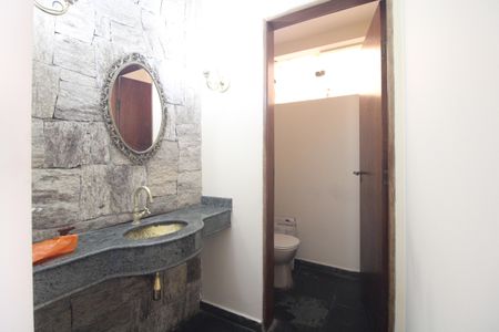 Casa à venda com 411m², 3 quartos e 6 vagasLavabo