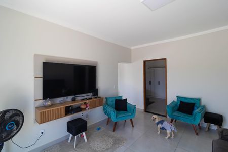 Casa à venda com 140m², 2 quartos e 5 vagas Casa à venda com 140m², 2 quartos e 5 vagasSalas