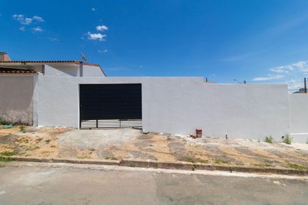 Casa à venda com 140m², 2 quartos e 5 vagas Casa à venda com 140m², 2 quartos e 5 vagasFachada