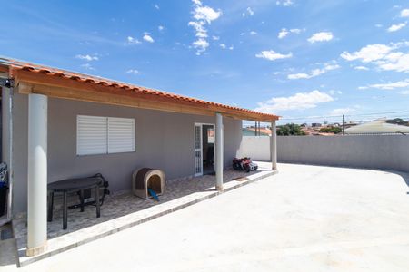 Casa à venda com 140m², 2 quartos e 5 vagas Casa à venda com 140m², 2 quartos e 5 vagasQuintal