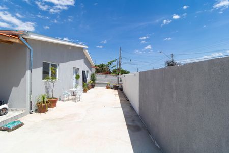 Casa à venda com 140m², 2 quartos e 5 vagas Casa à venda com 140m², 2 quartos e 5 vagasQuintal