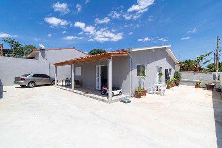 Casa à venda com 140m², 2 quartos e 5 vagas Casa à venda com 140m², 2 quartos e 5 vagasQuintal