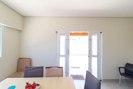 Casa à venda com 140m², 2 quartos e 5 vagas Casa à venda com 140m², 2 quartos e 5 vagasSalas