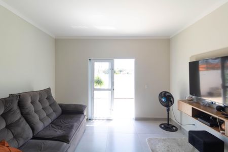 Casa à venda com 140m², 2 quartos e 5 vagas Casa à venda com 140m², 2 quartos e 5 vagasSalas