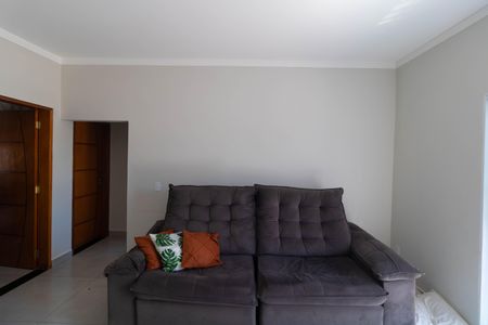 Casa à venda com 140m², 2 quartos e 5 vagas Casa à venda com 140m², 2 quartos e 5 vagasSalas