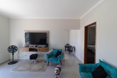 Casa à venda com 140m², 2 quartos e 5 vagas Casa à venda com 140m², 2 quartos e 5 vagasSalas