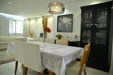 Apartamento à venda com 104m², 2 quartos e 2 vagasSala