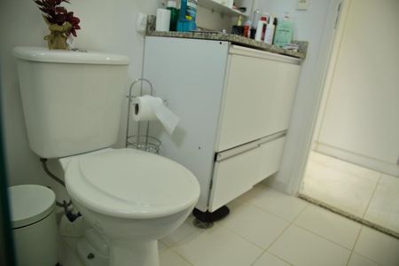 Apartamento à venda com 104m², 2 quartos e 2 vagasBanheiro da Suíte 1