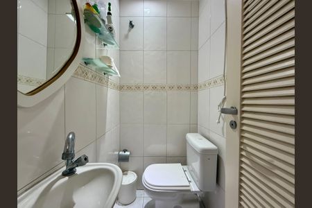 Apartamento à venda com 129m², 3 quartos e 3 vagas Apartamento à venda com 129m², 3 quartos e 3 vagasBanheiro de Serviço