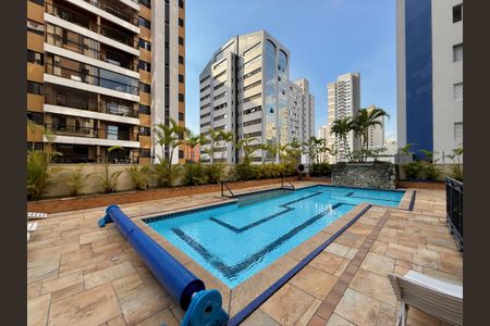 Apartamento à venda com 129m², 3 quartos e 3 vagas Apartamento à venda com 129m², 3 quartos e 3 vagasPiscina