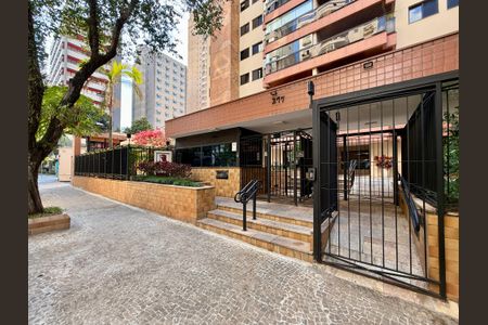 Apartamento à venda com 129m², 3 quartos e 3 vagas Apartamento à venda com 129m², 3 quartos e 3 vagasFachada