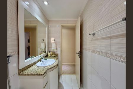 Apartamento à venda com 129m², 3 quartos e 3 vagas Apartamento à venda com 129m², 3 quartos e 3 vagasBanheiro Social