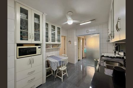 Apartamento à venda com 129m², 3 quartos e 3 vagas Apartamento à venda com 129m², 3 quartos e 3 vagasCozinha