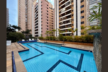 Apartamento à venda com 129m², 3 quartos e 3 vagas Apartamento à venda com 129m², 3 quartos e 3 vagasPiscina
