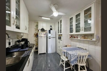 Apartamento à venda com 129m², 3 quartos e 3 vagas Apartamento à venda com 129m², 3 quartos e 3 vagasCozinha