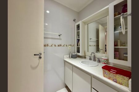 Apartamento à venda com 129m², 3 quartos e 3 vagas Apartamento à venda com 129m², 3 quartos e 3 vagasBanheiro 2 da Suíte