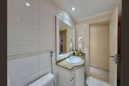 Apartamento à venda com 129m², 3 quartos e 3 vagas Apartamento à venda com 129m², 3 quartos e 3 vagasBanheiro Social