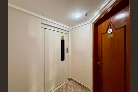 Apartamento à venda com 129m², 3 quartos e 3 vagas Apartamento à venda com 129m², 3 quartos e 3 vagasHall Social Apartamento