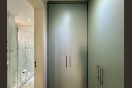 Apartamento à venda com 129m², 3 quartos e 3 vagas Apartamento à venda com 129m², 3 quartos e 3 vagasSuíte