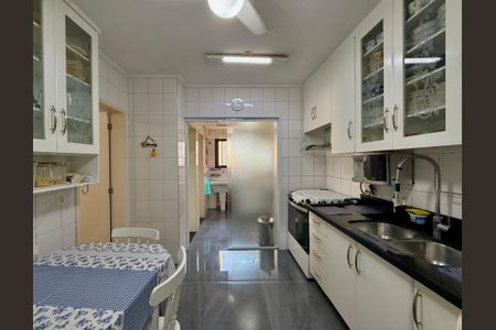 Apartamento à venda com 129m², 3 quartos e 3 vagas Apartamento à venda com 129m², 3 quartos e 3 vagasCozinha