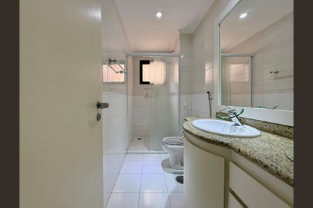 Apartamento à venda com 129m², 3 quartos e 3 vagas Apartamento à venda com 129m², 3 quartos e 3 vagasBanheiro Social