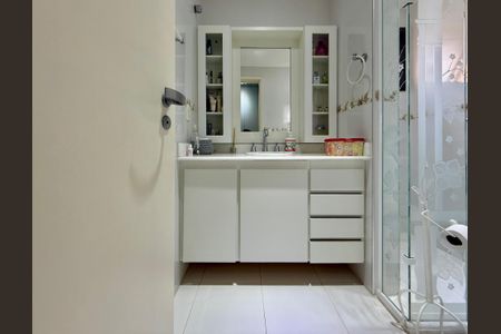 Apartamento à venda com 129m², 3 quartos e 3 vagas Apartamento à venda com 129m², 3 quartos e 3 vagasBanheiro 2 da Suíte