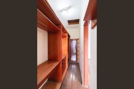 Casa à venda com 221m², 3 quartos e 4 vagasSuíte