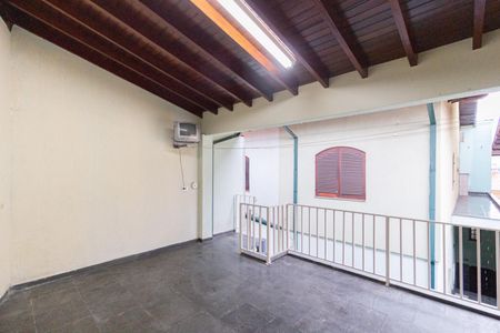 Casa à venda com 221m², 3 quartos e 4 vagasQuintal