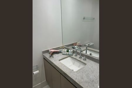 Banheiro de apartamento para alugar com 1 quarto, 43m² em Ibirapuera, São Paulo