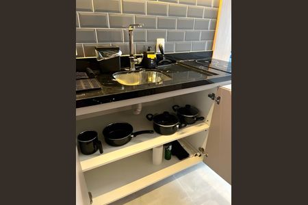 Cozinha de apartamento para alugar com 1 quarto, 43m² em Ibirapuera, São Paulo