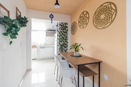 Sala de casa de condomínio à venda com 2 quartos, 56m² em Vila Nova, Porto Alegre