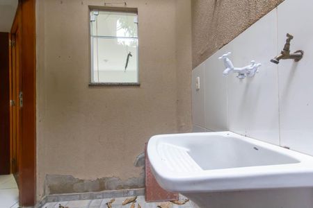 Casa de condomínio à venda com 58m², 2 quartos e 1 vagaÁrea de Serviço