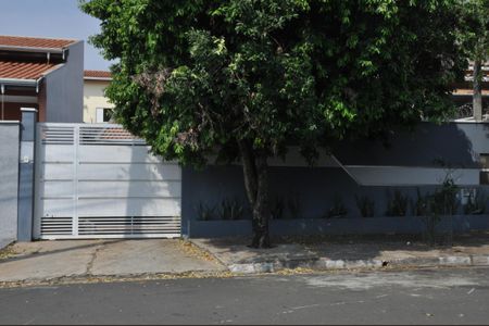 Casa para alugar com 200m², 2 quartos e 4 vagasFachada