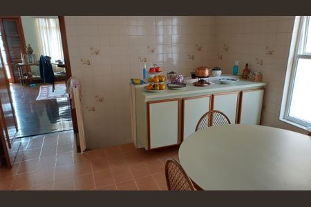 Casa à venda com 300m², 3 quartos e 1 vaga Casa à venda com 300m², 3 quartos e 1 vagaCozinha