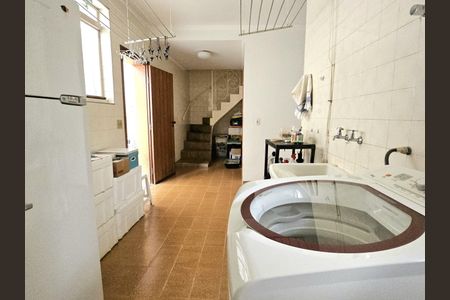 Casa à venda com 300m², 3 quartos e 1 vaga Casa à venda com 300m², 3 quartos e 1 vagaÁrea de Serviço