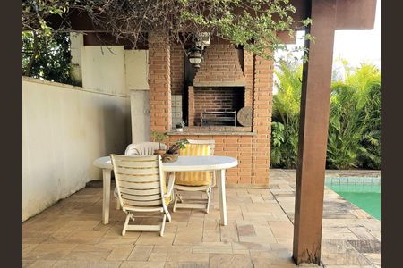 Casa à venda com 300m², 3 quartos e 1 vaga Casa à venda com 300m², 3 quartos e 1 vagaQuintal