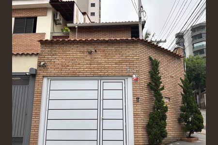 Casa à venda com 132m², 3 quartos e 2 vagas Casa à venda com 132m², 3 quartos e 2 vagasFachada