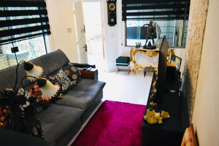 Casa à venda com 132m², 3 quartos e 2 vagas Casa à venda com 132m², 3 quartos e 2 vagasSala