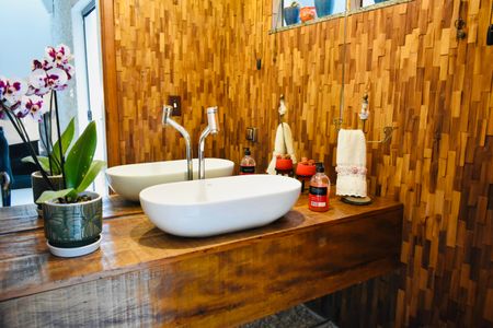 Casa à venda com 132m², 3 quartos e 2 vagas Casa à venda com 132m², 3 quartos e 2 vagasLavabo